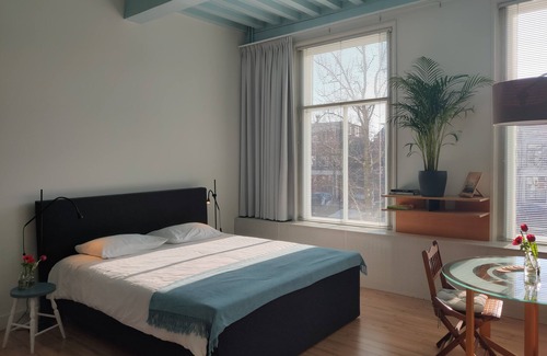 Leiden Bed & Breakfast | Staying at one of the most beautiful canals at Leiden.