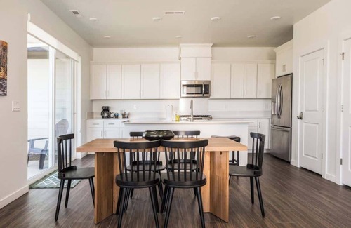 Eagle House | #StayInMyDistrict Eagle Ridge Escape