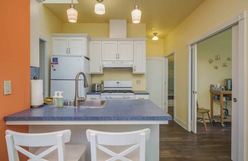 First Addition House | #StayInMyDistrict Lake Oswego Honey Bee Cottage