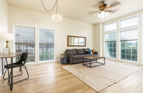 Meridian House | #StayInMyDistrict Meridian Single Level