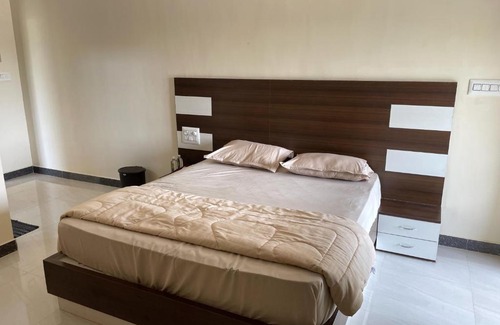 Chamarajanagara Hotel | STAYMAKER Royal Brothers Lodging and Restaurant