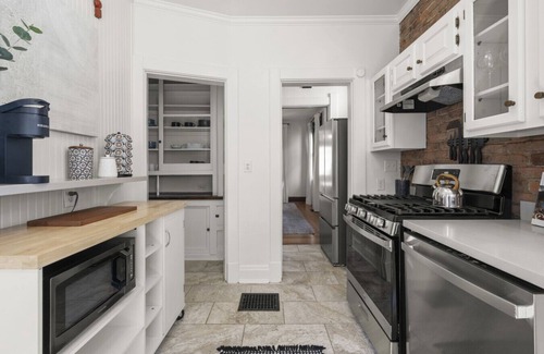 East Walnut HIlls Apartment | StaySalutaris | Cincinnati