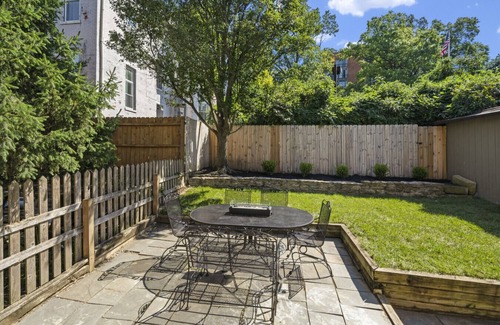 East Walnut HIlls Apartment | StaySalutaris | Cincinnati