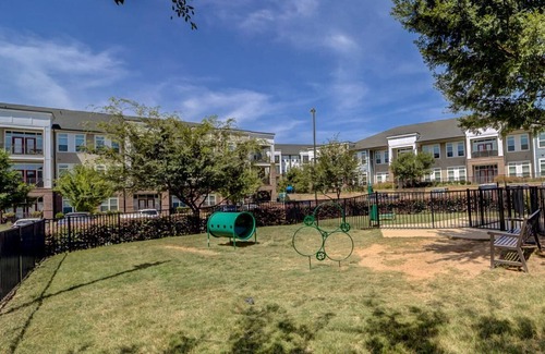 Huntersville Condo | StaysByWalker 1BR - KingBed! Gym/Pool/HotTub/Sauna