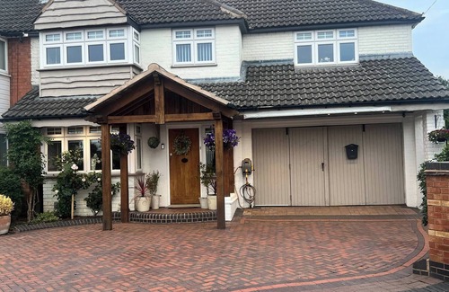 Solihull House | Staysolihull, Large Spacious Corner House,