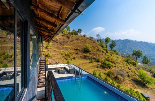 Kumarhatti Villa | StayVista at Leopard's Creek with Pool