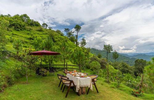 Kumarhatti Villa | StayVista at Leopard's Creek with Pool