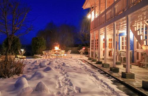 Chharabra Villa | StayVista at Violet Hill with Bonfire, Gazebo & Hill View