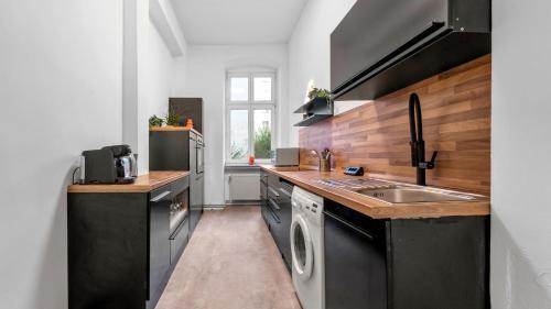 Friedrichshain-Kreuzberg Apartment | Staywell Kreuzberg mit Sauna, zentral, 100QM