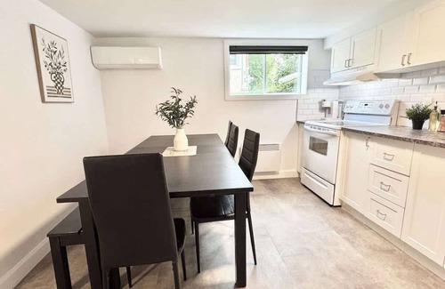 Cite-Universitaire Apartment | Ste-Foy urban area | 4 bedrooms Spa EV charger