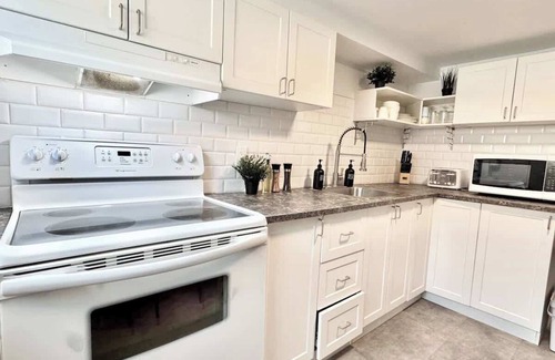 Cite-Universitaire Apartment | Ste-Foy urban area | 4 bedrooms Spa EV charger