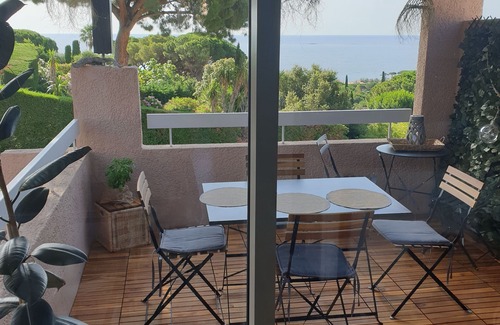La Nartelle Apartment | Ste Maxime: T3 Sea view, close to the beach, in a lush park.