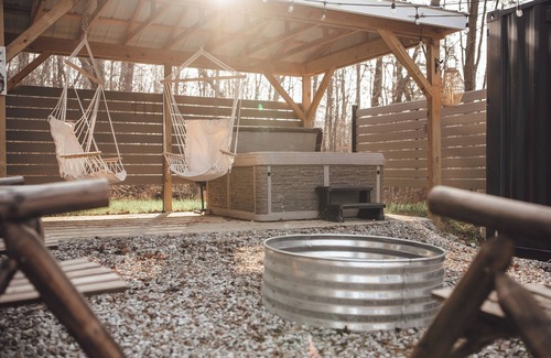Rockbridge House | Steel Nest- a charming 2-bedroom container house Rockbridge