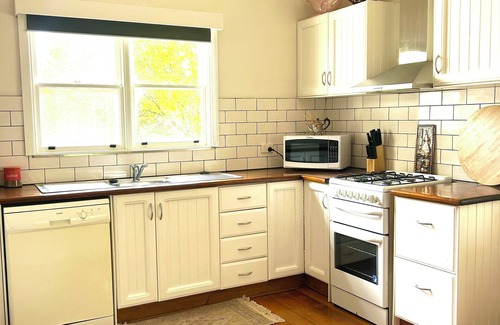 Kyneton House | Stella house Off Piper. nnSpacious 4-bedroom house in charming Kyneton