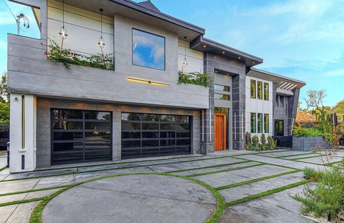 Encino House | Stella Maris Estate: Luxury Modern Getaway w/Pool, Jacuzzi, Basketball/Tennis Ct