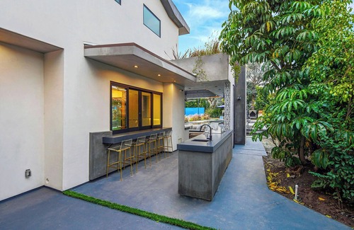 Encino House | Stella Maris Estate: Luxury Modern Getaway w/Pool, Jacuzzi, Basketball/Tennis Ct