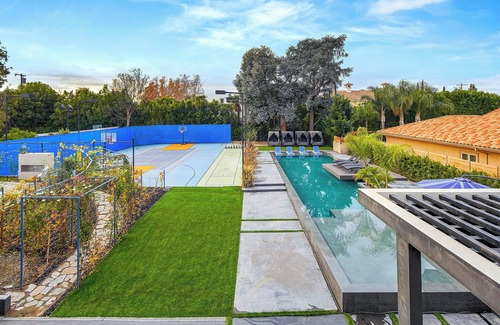 Encino House | Stella Maris Estate: Luxury Modern Getaway w/Pool, Jacuzzi, Basketball/Tennis Ct