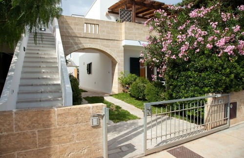 Torre Pali House | Stella Maris Holidays -Apartment with canopy