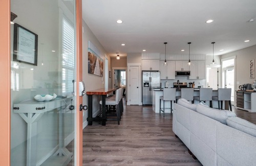 Nelscott House | Stella Maris @ Olivia Beach! Sauna, Hot Tub, sleeps 13, includes ADU