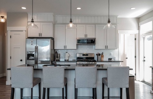 Nelscott House | Stella Maris @ Olivia Beach! Sauna, Hot Tub, sleeps 13, includes ADU