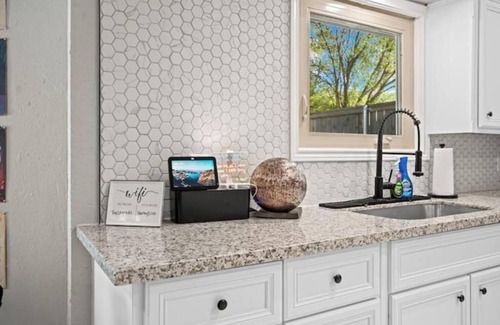 Lubbock House | Stellar home in NW Lubbock: Well designed with Pool, Putting Green and Fire Pit