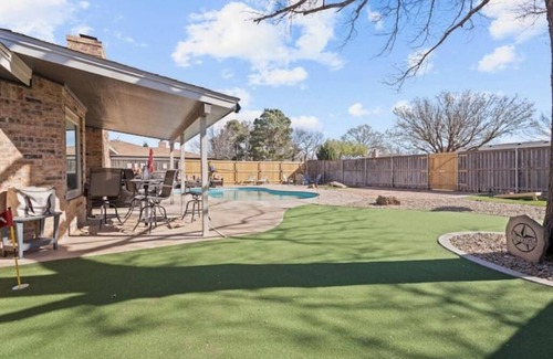 Lubbock House | Stellar home in NW Lubbock: Well designed with Pool, Putting Green and Fire Pit