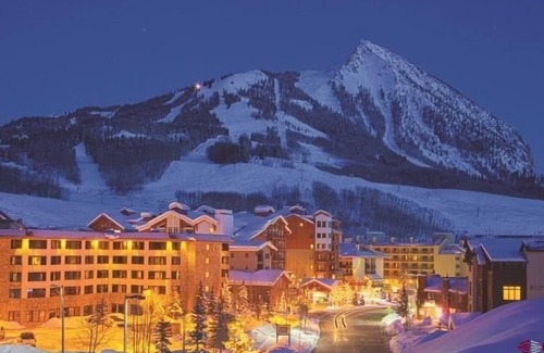 Crested Butte Condo | Stellar Location with Hot Tub, Pool, Steam Room & Gym Acces
