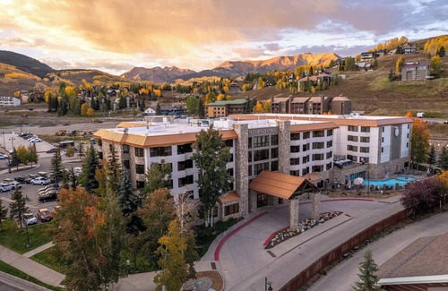 Crested Butte Condo | Stellar Location with Hot Tub, Pool, Steam Room & Gym Acces