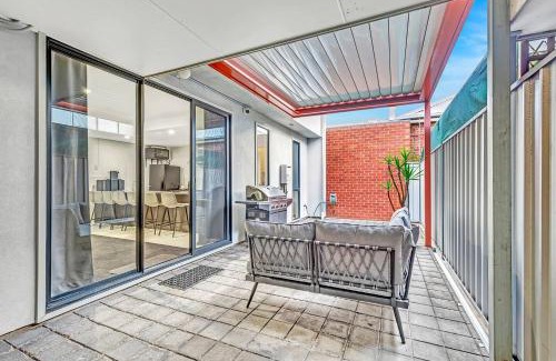 Kent Town House | Stellar - Spacious Rooftop Dreamscape in Adelaide