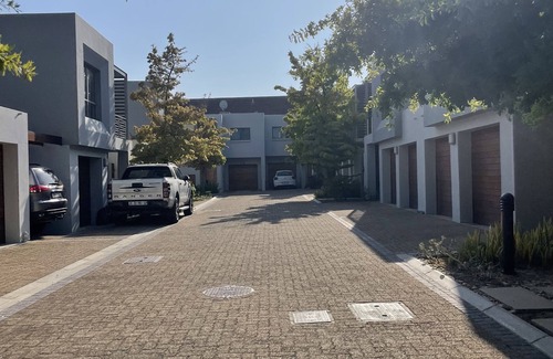 Stellenbosch Central House | Stellenbosch Centre - Luxury Townhouse in Dorpstraat