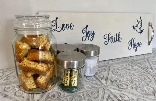 Keetmanshoop Apartment | Stellies Accommodation - Room 1