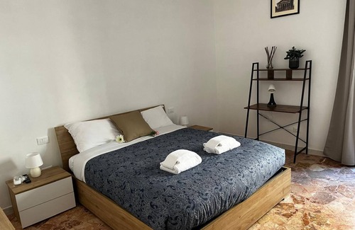 Salario House | Stendardi's House - Stanza 2 Bagno Esterno