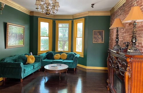 Reading Apartment | Step back in time and experience the elegance of Victorian era.