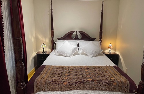 Reading Apartment | Step back in time and experience the elegance of Victorian era.