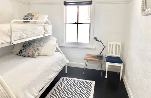 Tumut House | Step Back in Time: Charming 1880 Cottage Retreat for a Nostalgic Staycation!