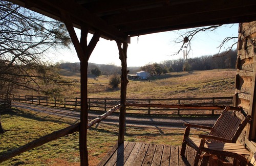 Jonesborough Cabin | Step back in time a charming 1880 historic cabin