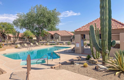 Pinnacle Peak Villas House | Step-free, dog-friendly home with pool, hot tub & grill