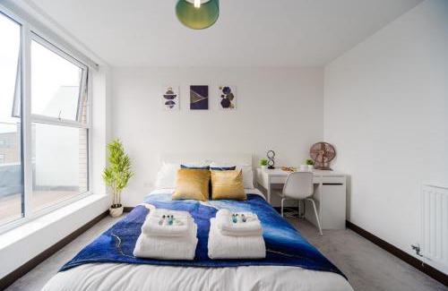 Dartford Apartment | Step Free -Fully Private -Equipped Kitchen- 2 Bed 2 bathroom Dartford London Flat Mins from Bluewater and Station with 500mb Wifi