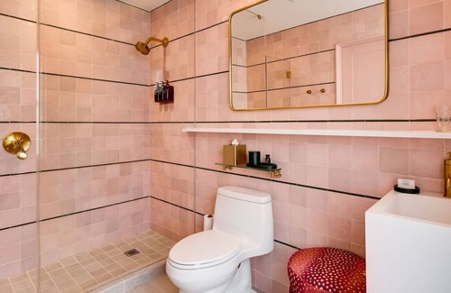 South Beach Hotel | Step Into A World of Refined Indulgence! Private Parking!