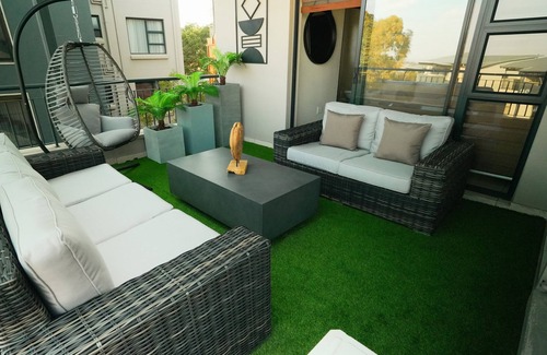 Greater Johannesburg Metropolitan Area Apartment | Step into Comfort where contemporary design meets warm hospitality!