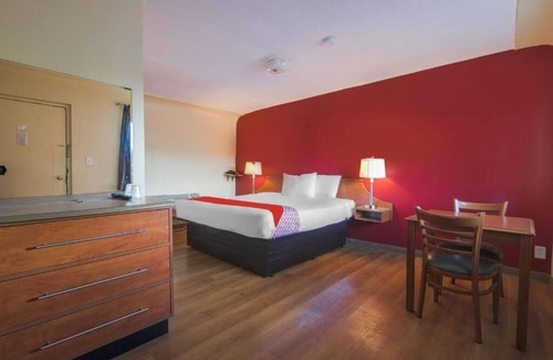 North Lima Hotel | Step into Loghurst History with Private Stay and Free Parking