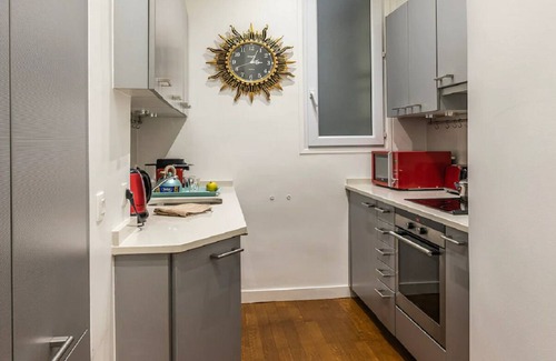 Faubourg-du-Roule Apartment | STEP INTO LUXURY IN A VERY SOPHISTICATED AMBIENCE OF CHAMPS ELYSEES
