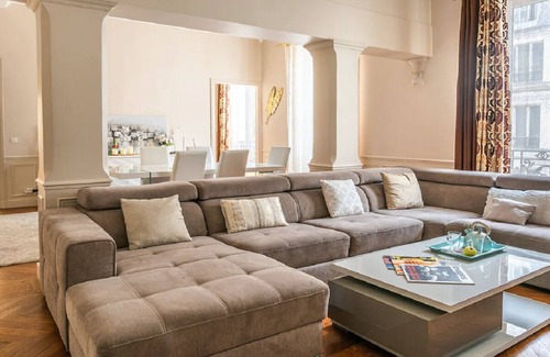 Faubourg-du-Roule Apartment | STEP INTO LUXURY IN A VERY SOPHISTICATED AMBIENCE OF CHAMPS ELYSEES