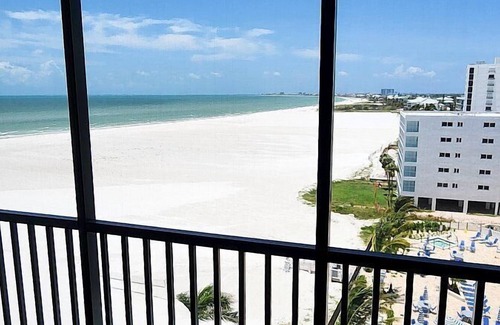 Fort Myers Beach Condo | Step into paradise at Island Winds condo 824. You will enjoy captivating Gulf.