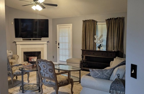 Southaven House | Step into Southern Comfort with this spacious 4-bedroom house in Southaven, MS