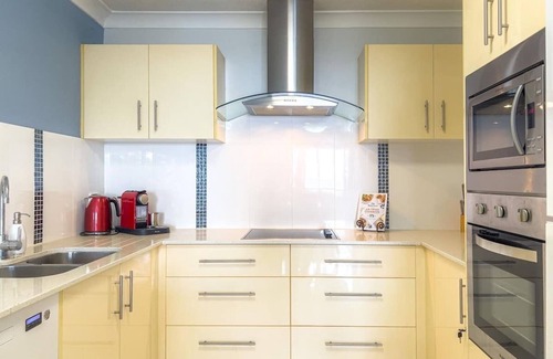 Bilinga Apartment | Step out to the Beach