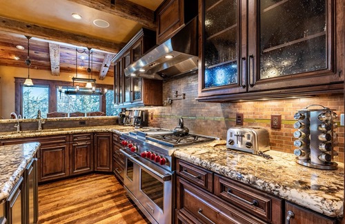 Four O'Clock House | Step out to the ski run, your hot tub or the sauna