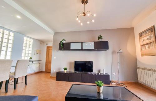 Barrio de Jesus Apartment | Step to El Pilar ComoTuCasa