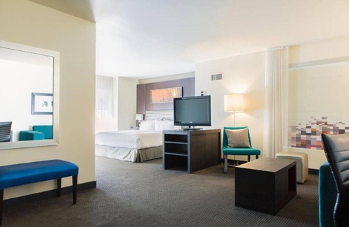 Newark House | Step up your stay at our boutique Newark, California