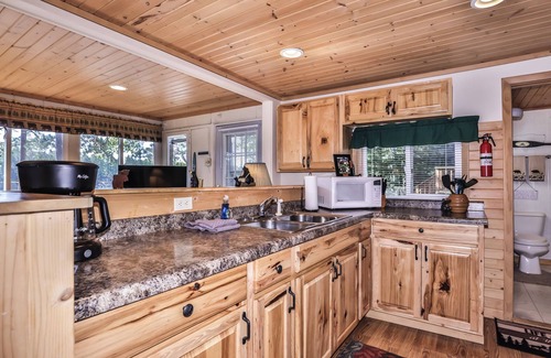 St Germain Cabin | Stepaway Vacation Rentals-Cozy Cottage